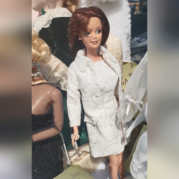 Gorgeous Barbie collectible doll - Picture 2 of 2